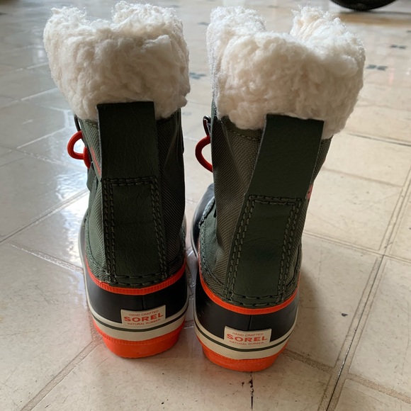 Sorel Yoot Snowboots for Kids: size 10 - Picture 2 of 5